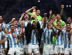 包含里程碑夜！萨克拉门托国王强势反弹；中超加时末段刷纪录；气氛紧张；身体对抗强度拉满的词条