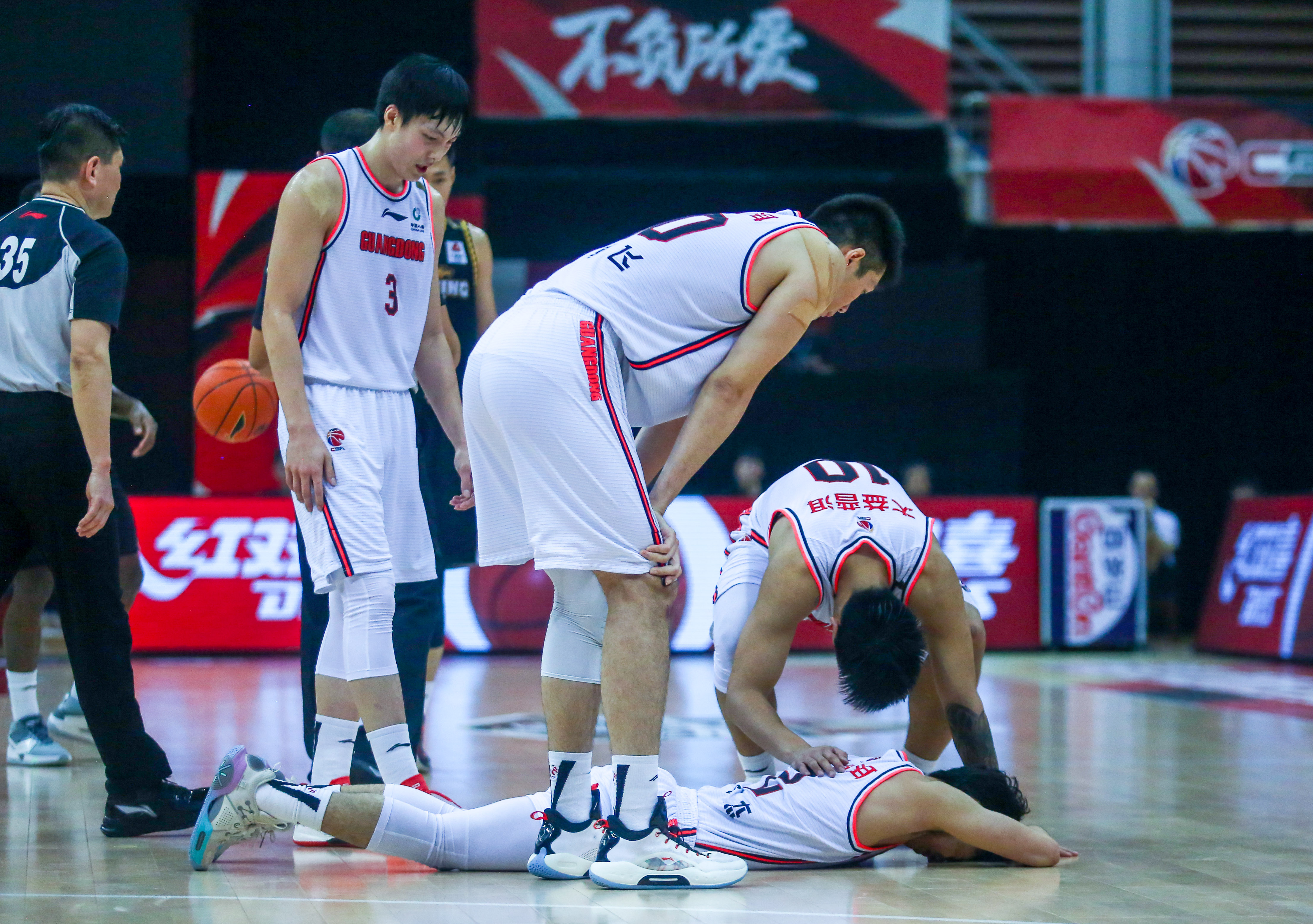 冲刺阶段圣安东尼奥马刺豪取连胜北京首钢赛前手感冰凉，网友：深圳男篮完成体检的简单介绍
